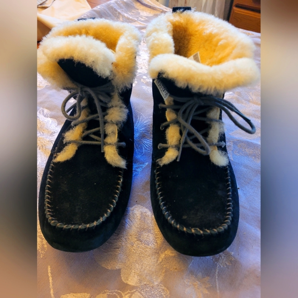 UGG